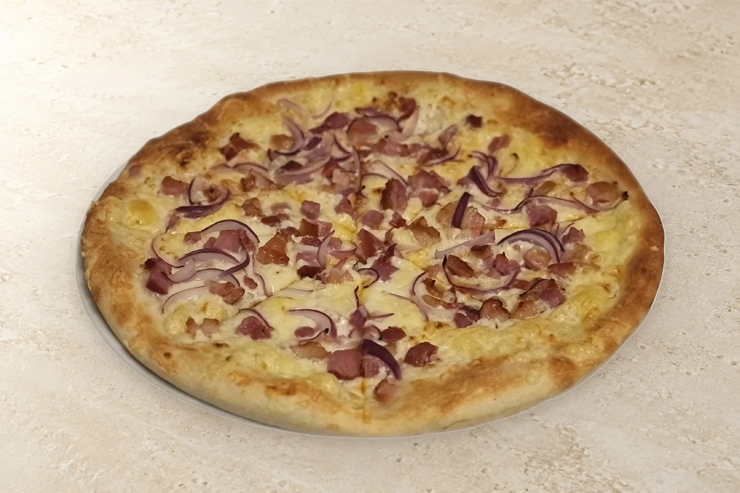 Tejföl / Bacon / Hagyma pizza